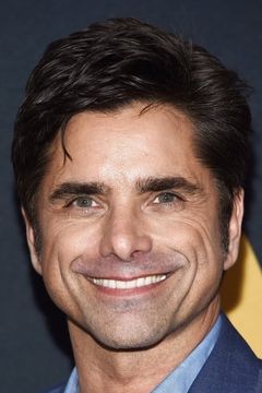 John Stamos interpreta Tony Gates