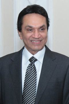 Ravindra Randeniya interpreta Shankar Inspector