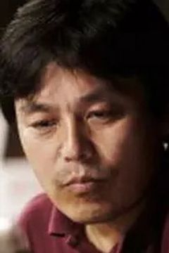 Min Bok-gi interpreta Judge