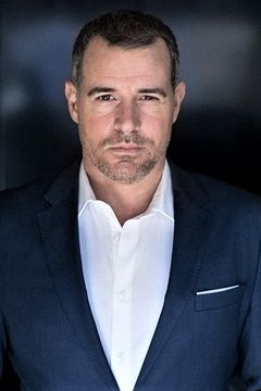 Derek Phillips interpreta Bull Wheatley