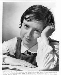 Shirley Steedman interpreta Monica
