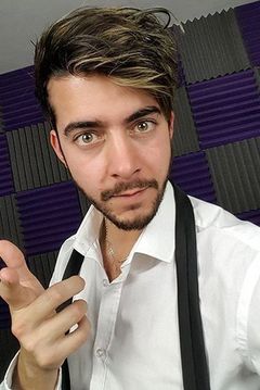 Rhys Williams interpreta Chica Cosplayer (uncredited)