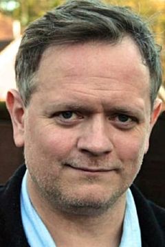 Duncan Wisbey interpreta Commonwealth Under-Secretary