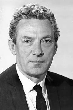 Peter Finch interpreta Dr. Fortunati