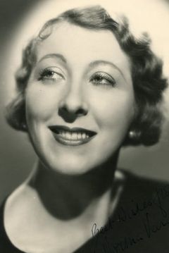 Norma Varden interpreta Mrs. Cunningham
