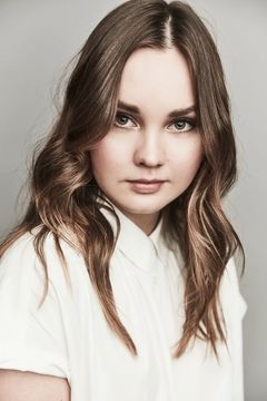 Liana Liberato interpreta Henny