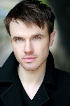 Ronan Raftery interpreta Langdon Shaw