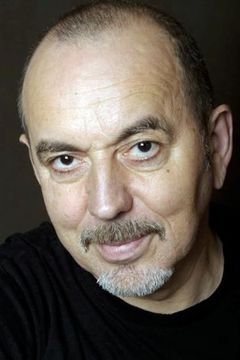 Christian Gazio interpreta Cop 2