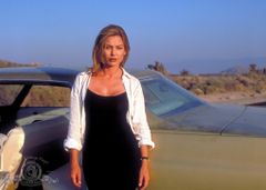 Kylie Travis interpreta Stephanie