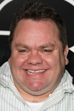 Preston Lacy interpreta Sheldon Cardoza