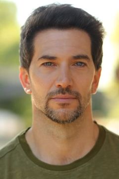 Luke Roberts interpreta Draka