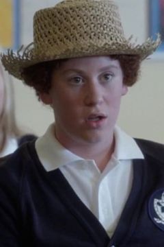 Reilly Jacob interpreta Dusty Dewitt