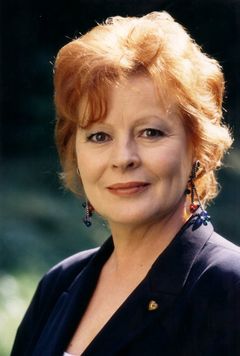 Loni von Friedl interpreta Elfi Heidemann