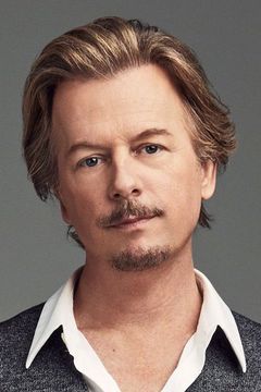 David Spade interpreta Monica