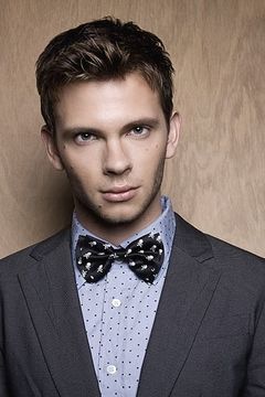 Devon Graye interpreta Ryder Muybridge