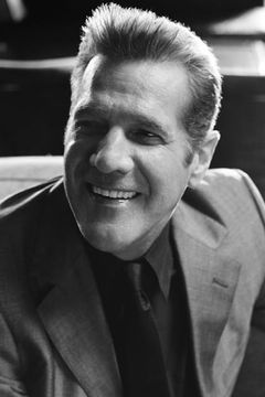 Glenn Frey interpreta Dennis Wilburn