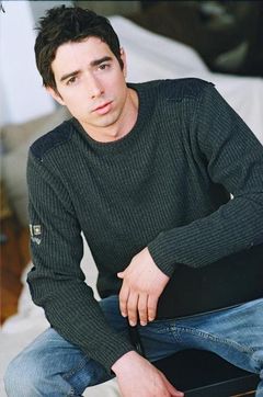 Scott Mueller interpreta Scott Reeves