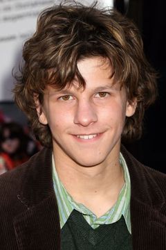 Dyllan Christopher interpreta Spencer Davenport