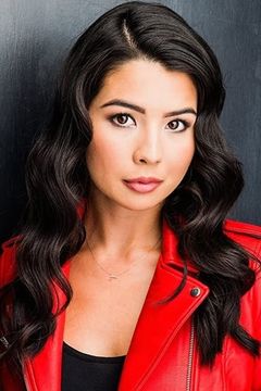 Caroline Kwan interpreta Starlee