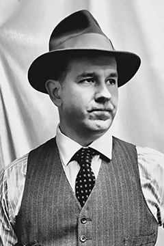 Scott Clark interpreta (voice)
