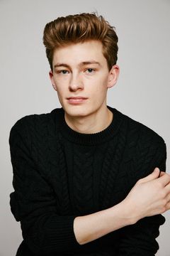 Braxton Fannin interpreta Michael's Sitcom Older Brother