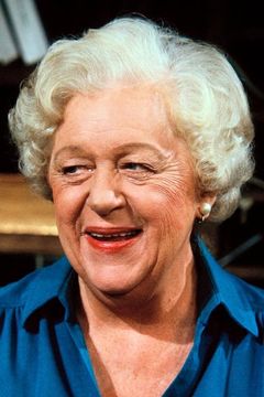 Lucille Benson interpreta Mrs. Elrod