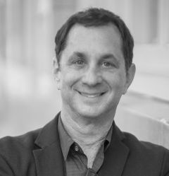 David Gale interpreta Additional Voice Talent (voice)