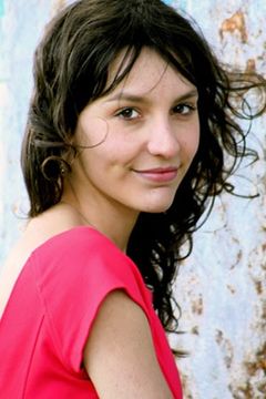 Manuela Spartà interpreta ragazza all'uliveto