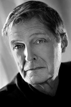 Philip Carlson interpreta Butler