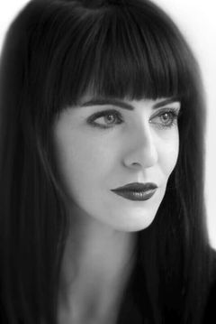 Olivia Cowley interpreta Chorus