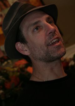 Jace Alexander interpreta Robber