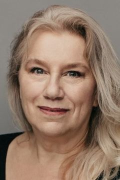 Dorte Højsted interpreta Bartender Karin