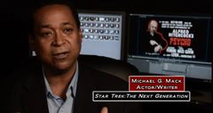 Michael Mack interpreta Ensign Hayes