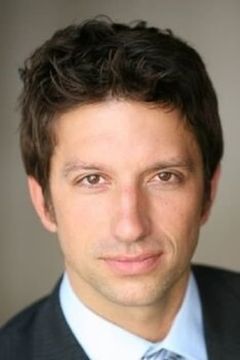 Zac Henry interpreta Commuter (uncredited)