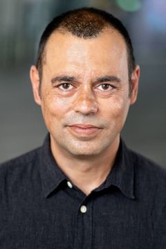 Emil Marwa interpreta Tuveh Ben Meir