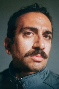 Vahid Mobasseri interpreta Vahid