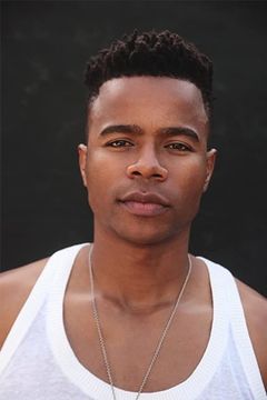 Marque Richardson interpreta Xavier's Older Son (uncredited)