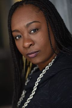 Shay Mack interpreta Waitress