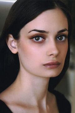Haley Hudson interpreta Peg