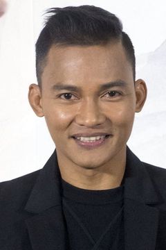 Tony Jaa interpreta Kueng
