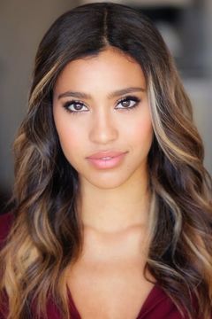 Kara Royster interpreta Nikki Leeds