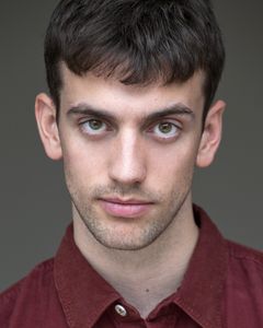 Leon Finnan interpreta Young Fallon