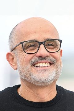 Daniel Arcucci interpreta Sport Journalist