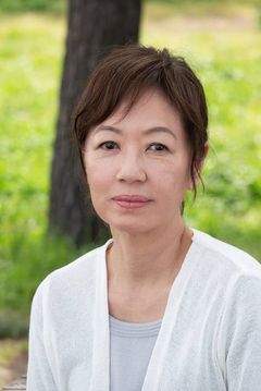 Miyoko Asada interpreta Shop Owner's Wife