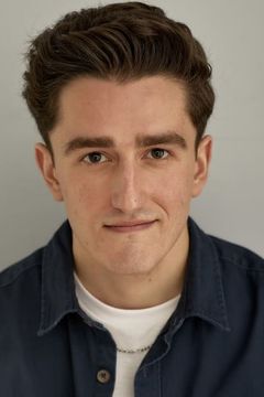 Zachary Branch interpreta Peter (uncredited)