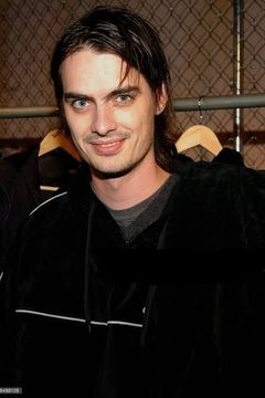 Sam Farrar interpreta State Band Member