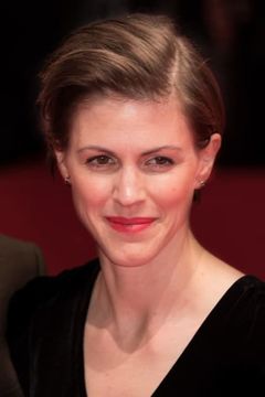 Jennifer Furches interpreta Dr. Badger (voice)