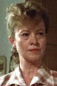 Susan Astley interpreta Aunt Jean