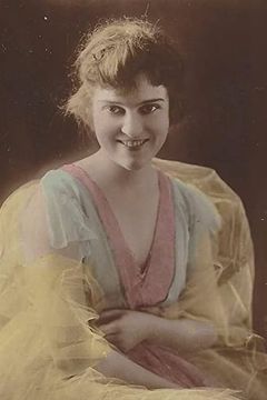 Madge Kennedy interpreta Mrs. Farnsworth