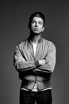 Noel Gallagher interpreta Self